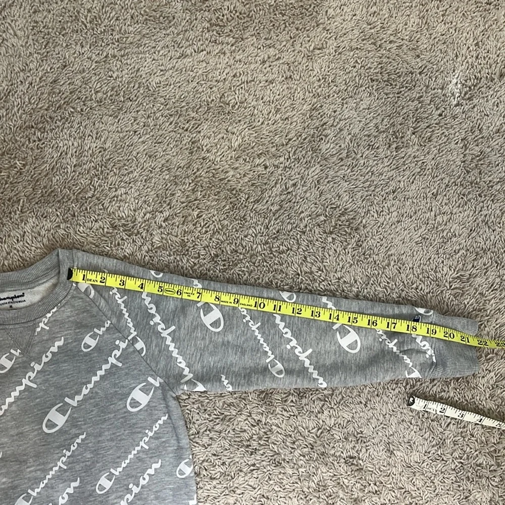 Champion Youth M grey sweatshirt w/champion log pattern. Great condition